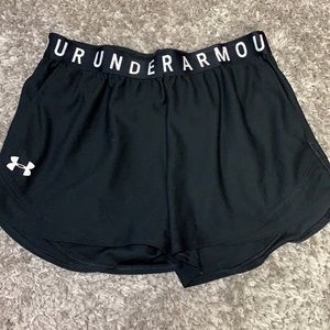 like new UNDER ARMOUR shorts M